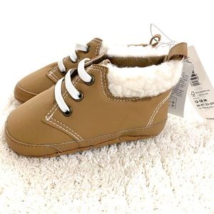 NWT Old Navy tan w/ Sherpa baby shoe sz 12-18 mos
